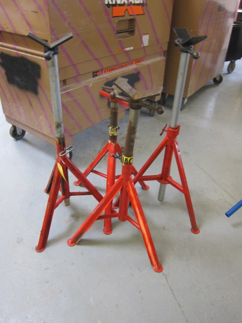Tripod V Stands