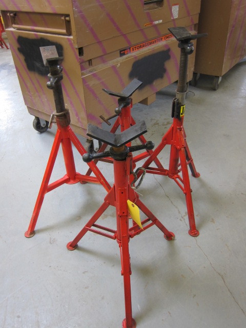 Tripod V Stands