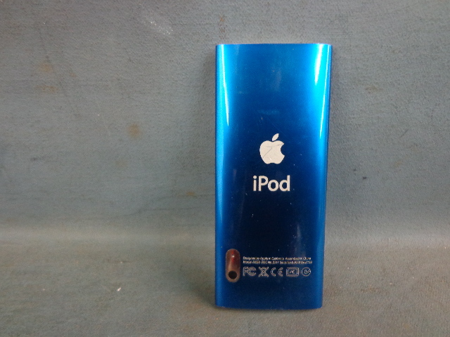 lot 81 image: Blue IPod