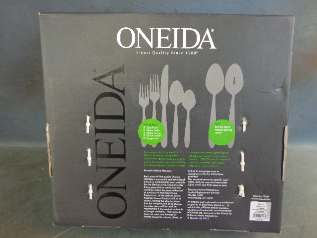 lot 86 image: Oneida Silverware Set