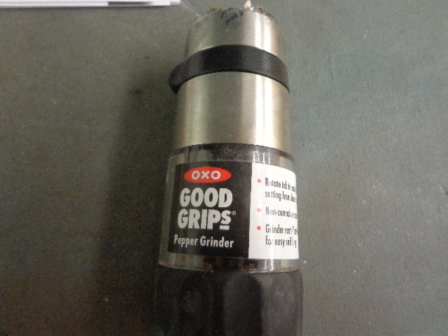 lot 87 image: Pepper Grinder & Past Roller & Cutter