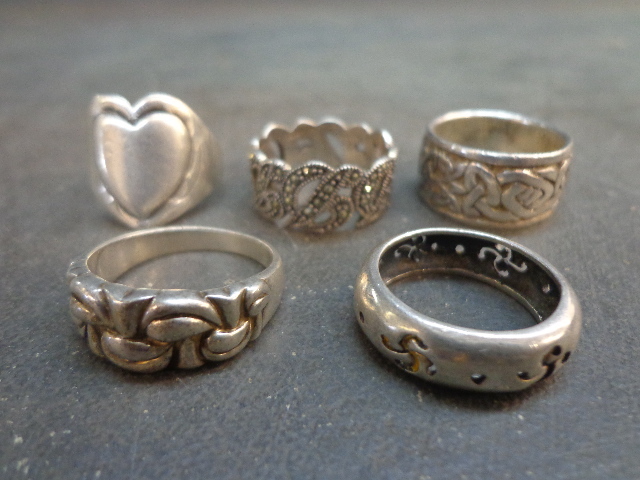 lot 6 image: Rings
