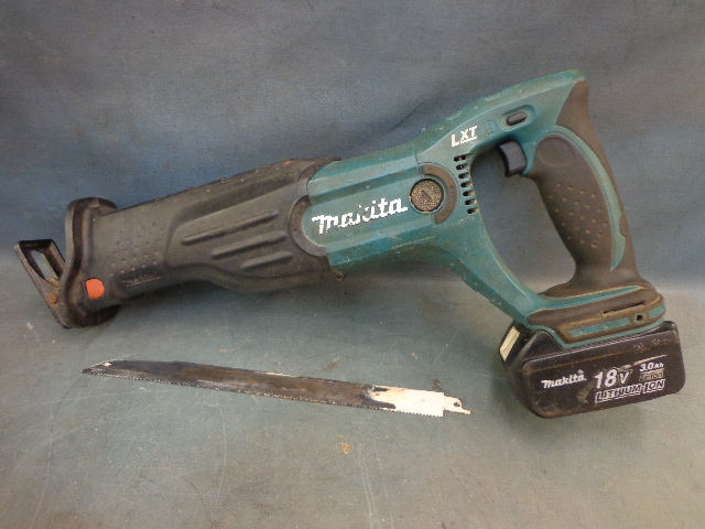 lot 13 image: Makita 18v Sawzall