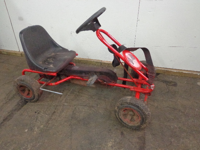 lot 32 image: Red Peddle Cart