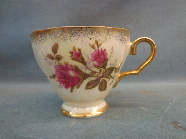 lot 38 image: Tea Cup