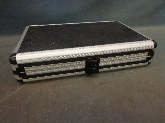 lot 103 image: Gun Cleaning Kit