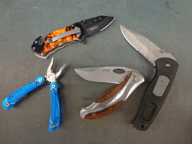 lot 119 image: Pocket Knives & A Multi Tool