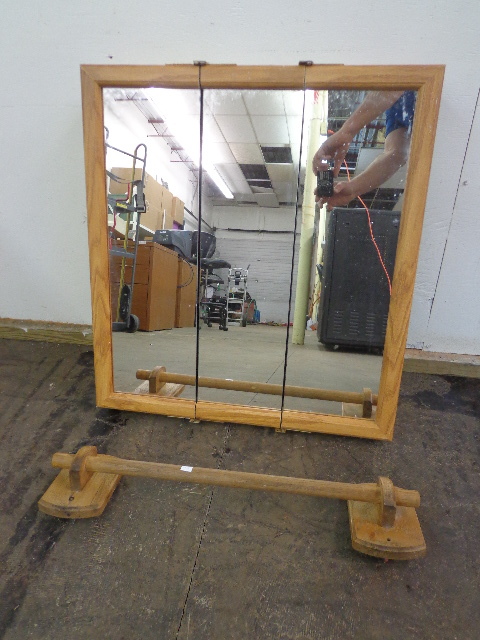 lot 130 image: Vanity & Towel Rack