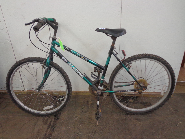 lot 137 image: 18 Speed Equator Bike