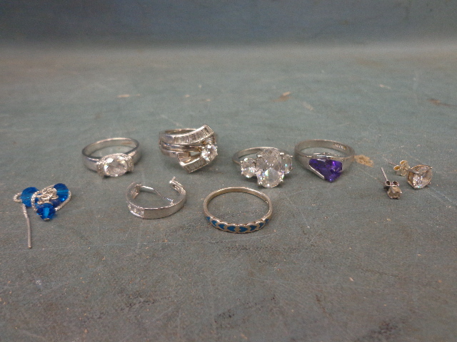 lot 106 image: Silver Jewelry