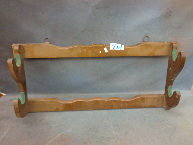 lot 146 image: Wooden Gun Rack
