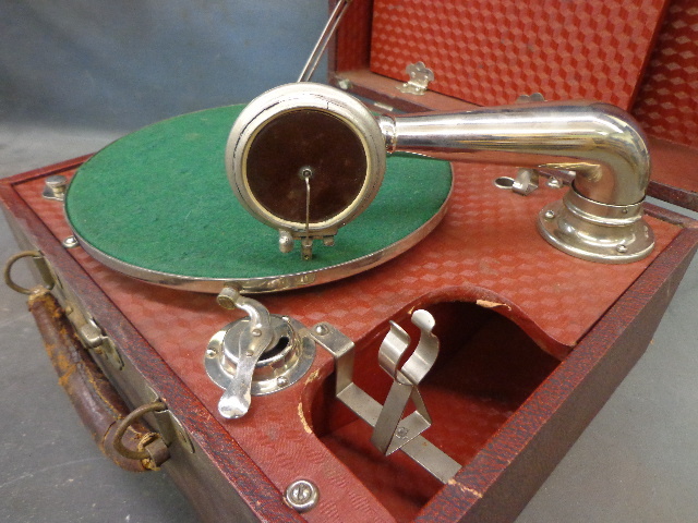 lot 156 image: Vintage Phonograph Inside  Leather Carrying Box