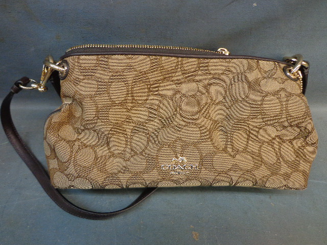 lot 159 image: New York Coach Purse