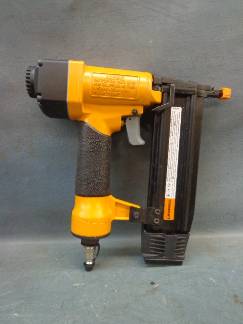 lot 164 image: Bostitch Brad Nailer Gun