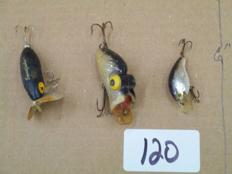 (3) 2 Crankbait Lures ...