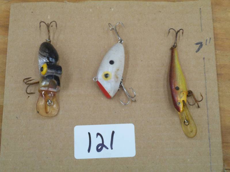 (3) 2 Crankbait Lures ...