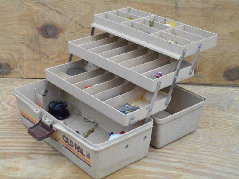 Small Plastic Tackle Box With Conte...