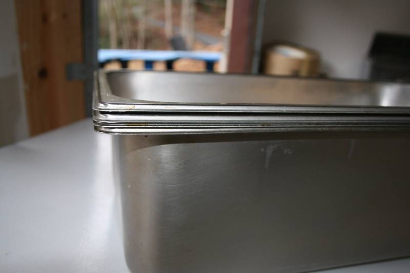 Lot of 4 Metal pans