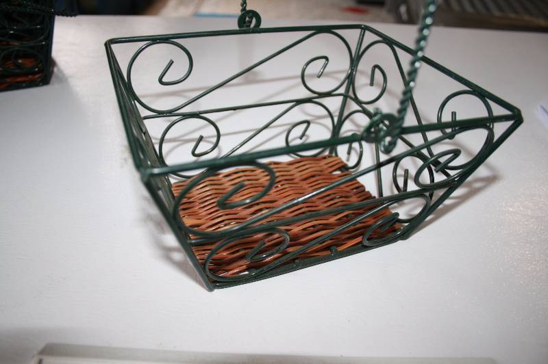 Lot of 12 table baskets