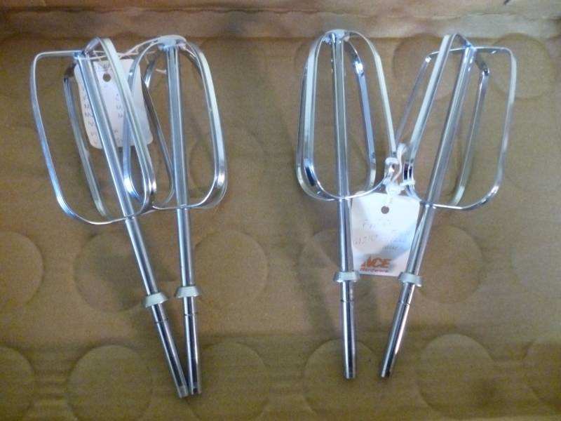lot 323 image: New Mixer Beaters