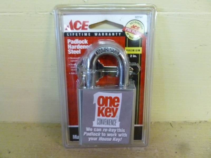 lot 335 image: New Padlock