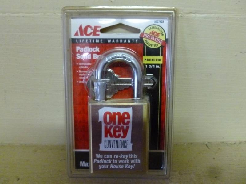 lot 336 image: New Padlock