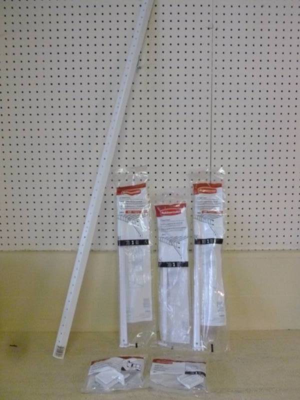 lot 384 image: New Shelf Bracket Items