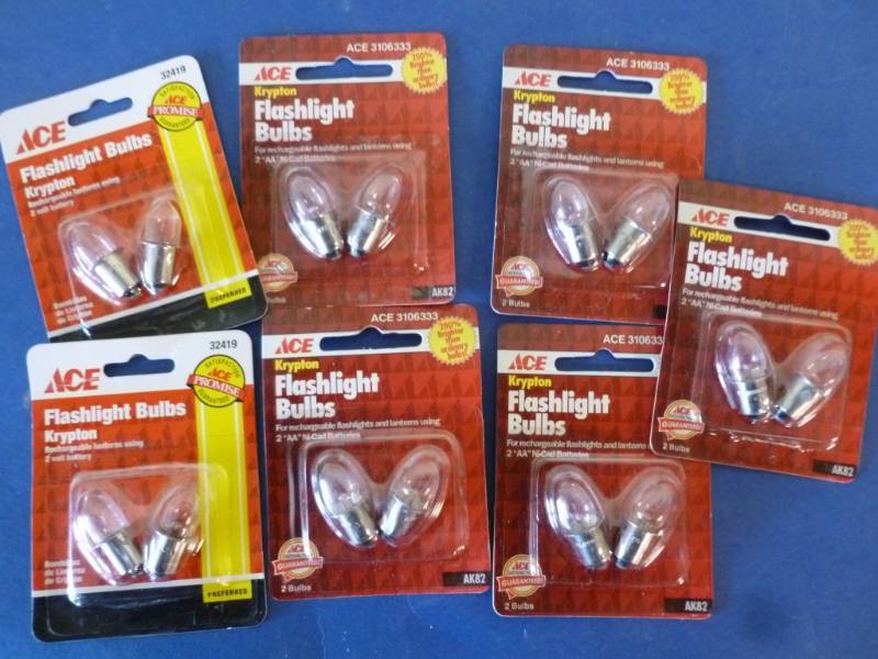 lot 445 image: New Flashlight Bulbs