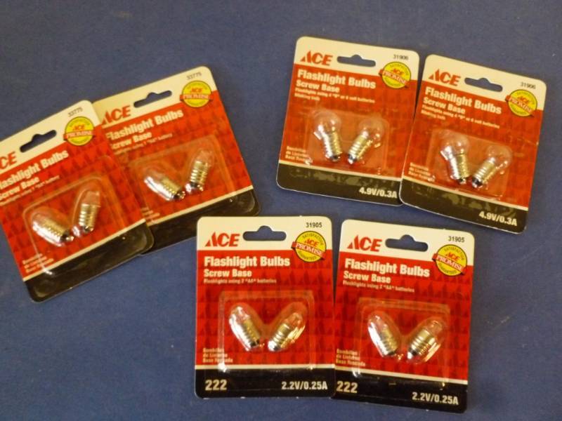 lot 453 image: New Flashlight Bulbs