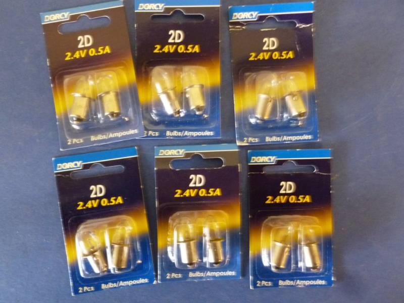 lot 463 image: New Flashlight Bulbs