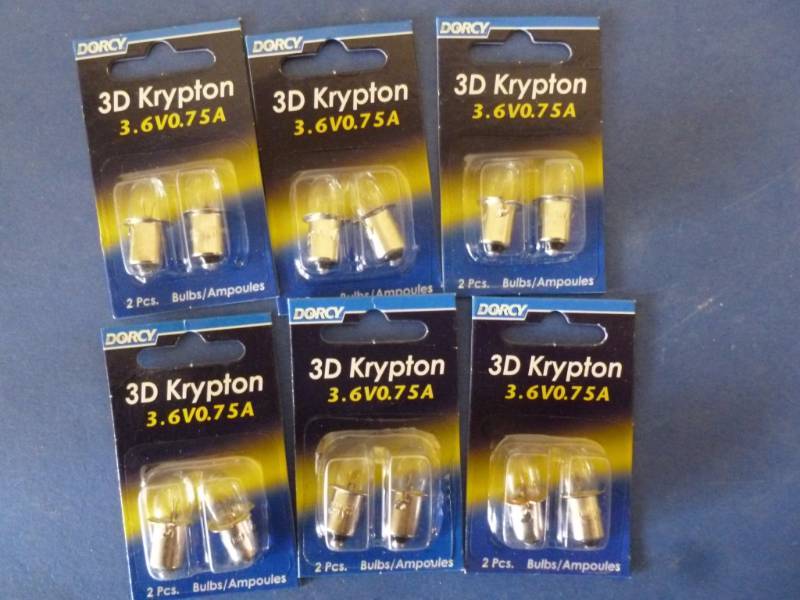 lot 465 image: New Flashlight Bulbs