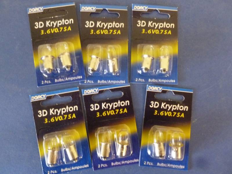 lot 466 image: New Flashlight Bulbs