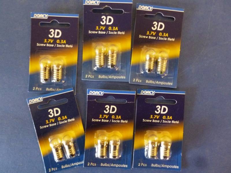 lot 467 image: New Flashlight Bulbs