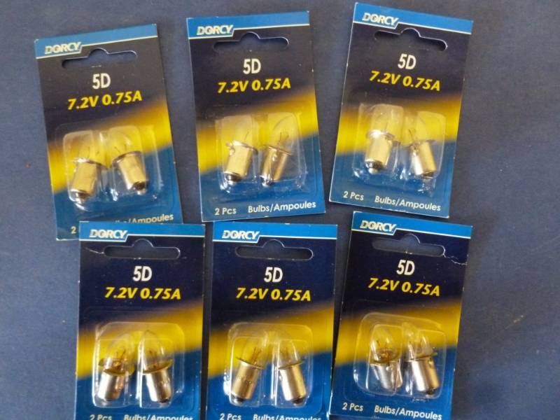 lot 469 image: New Flashlight Bulbs