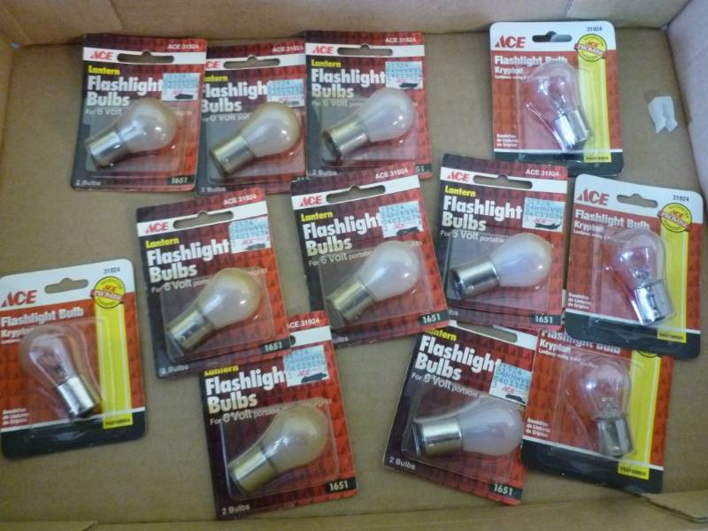 lot 478 image: New Flashlight Bulbs