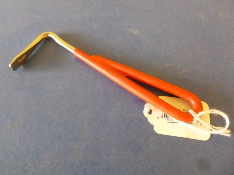 lot 630 image: New Livestock Tool
