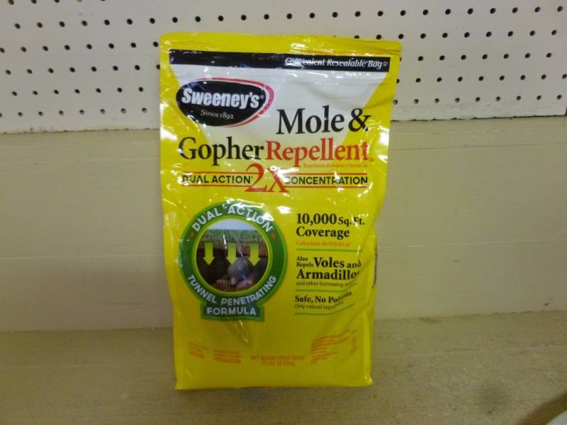lot 708 image: New Mole & Gopher Repellent