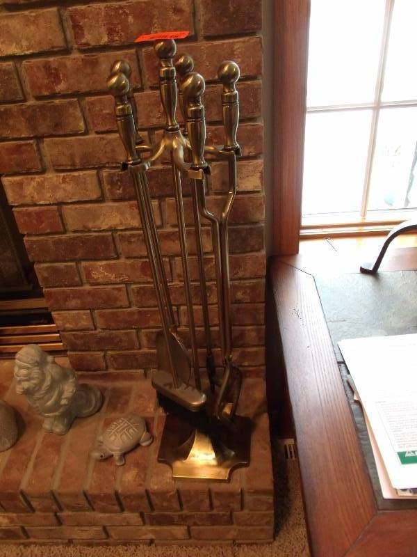 Fireplace tool set