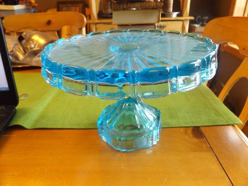 Pedistal cake plate