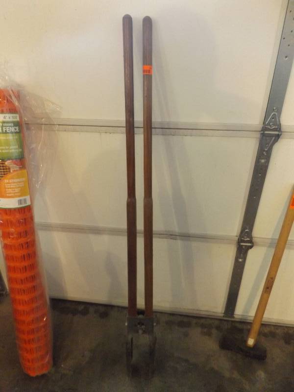 Post hole digger