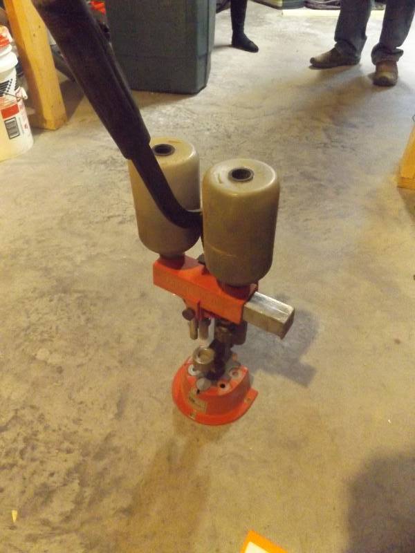 Shot gun shell reloader