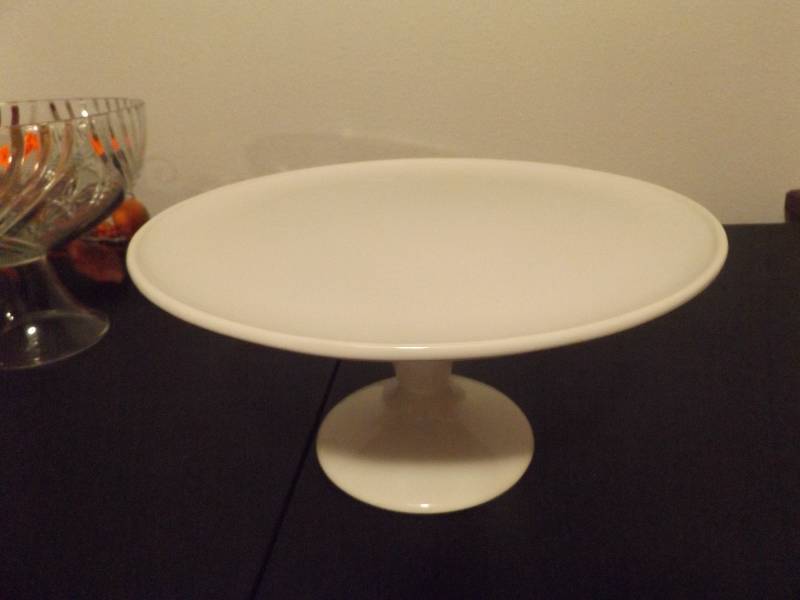 Pedistal cake plate