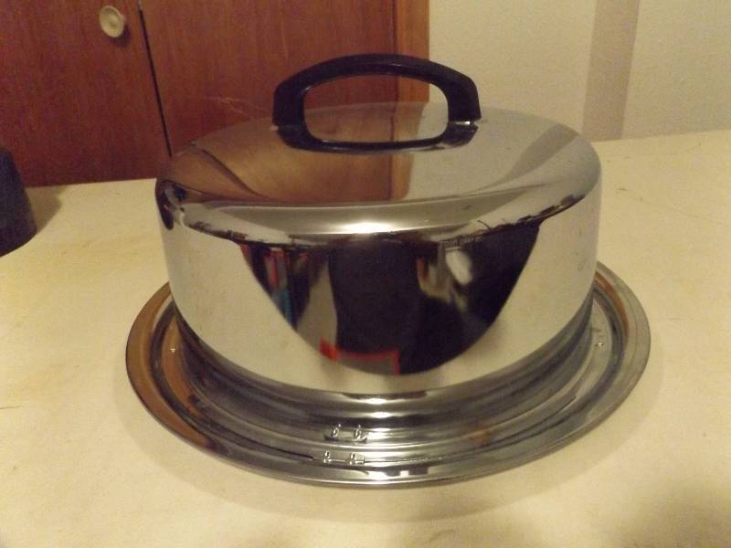 Stainless cake carrier and baking shells