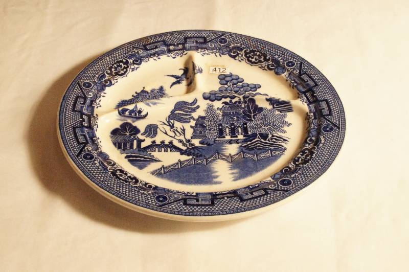 lot 412 image: Divided Blue Willow Plate Approx 10 14  W.  Mayor China Est 1881 Willow Pattern 16