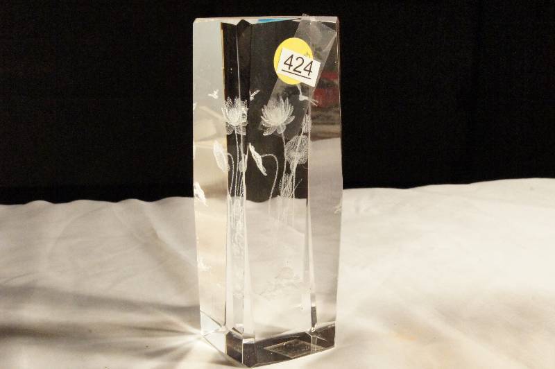 lot 424 image: Glass Paper Weight