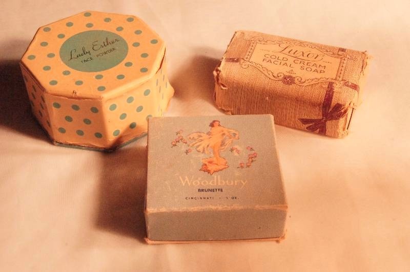 lot 425 image: Luxor Cold Cream Facial Soap, Woodbury Brunette lipstick and Rouge, and Lady Esther Face Powder Containers