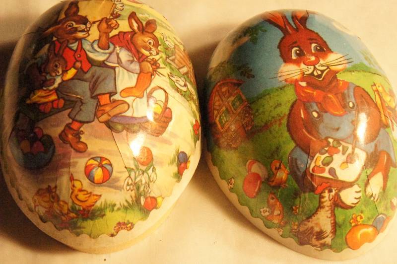 lot 437 image: Vintage, Collectible Paper-mache egg. Made in Germany
