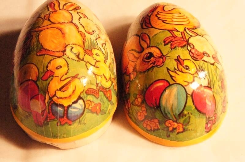 lot 439 image: Vintage, Collectible Paper-mache egg made in Korea