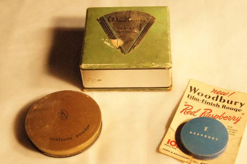 lot 456 image: 3 Vintage Dresser Boxes - Woodbury Rouge, Woodburys Facial Powder & Contoure Powder