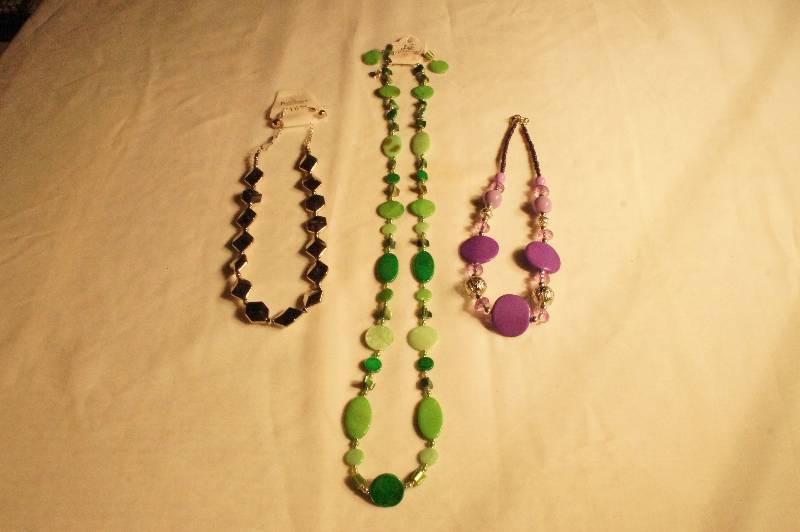 lot 461 image: Lot of 3 Necklaces - 2 with Earings